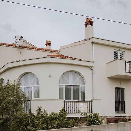 Appartamento Anic House Zara Esterno foto