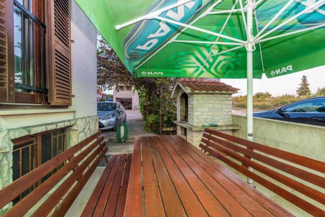 Appartamento Anic House Zara Esterno foto