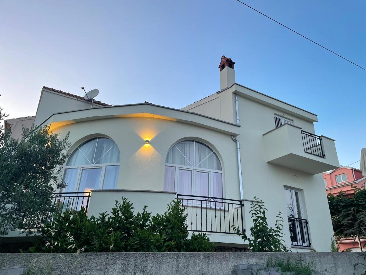 Appartamento Anic House Zara Esterno foto