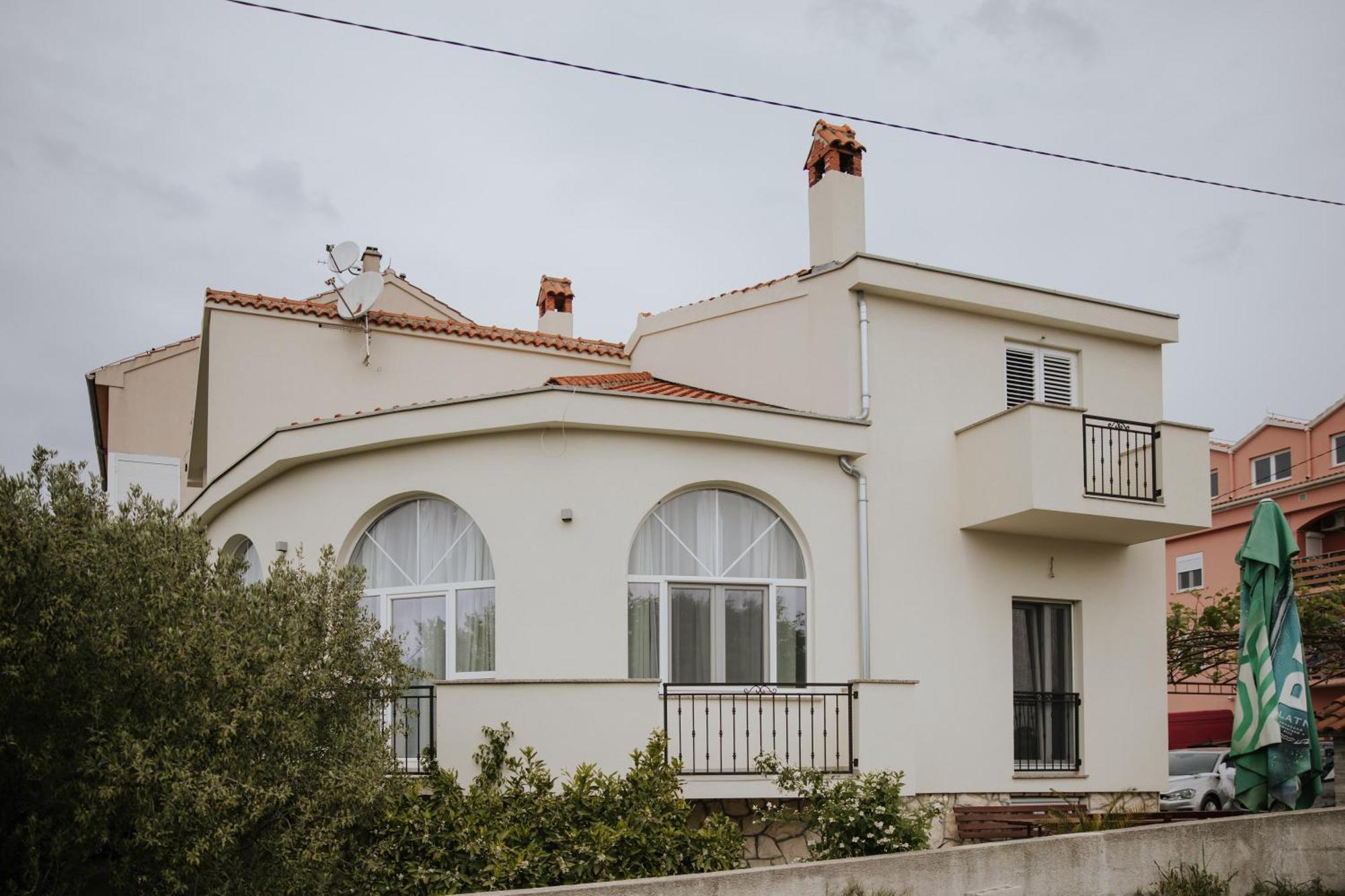 Appartamento Anic House Zara Esterno foto
